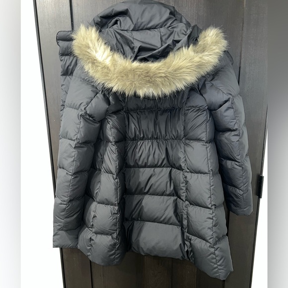 The North Face- NWOT- women’s parka - Picture 6 of 8